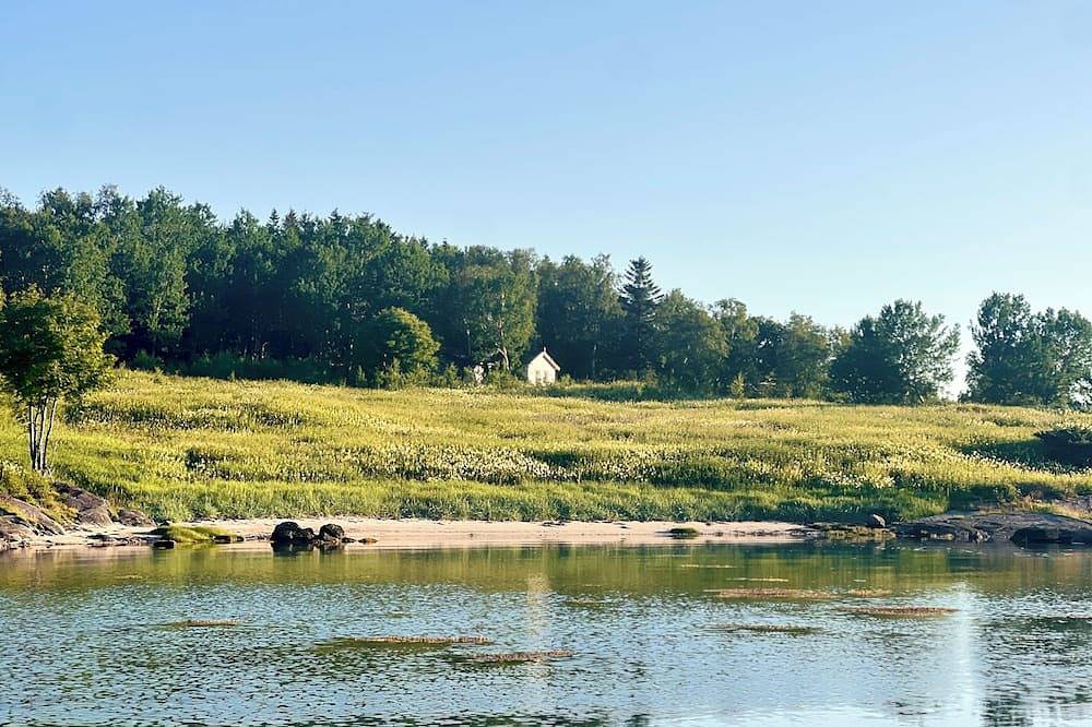 Remote & Charming Island Getaway in a Norwegian Cottage w/Boat & hidden Beaches in Gildeskål