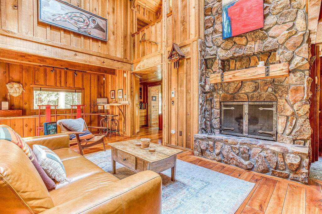 Luxe compound with private sauna, hot tub, rec house & fireplace in Welches, Mount Hood