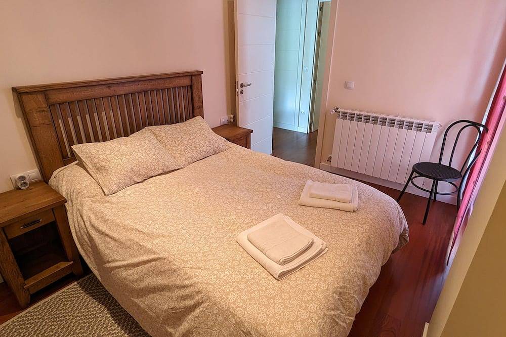 Entire apartment, Magnífico Apartamento en Pirineos con Piscina y Cerca de Pistas de Esquí in Sabiñánigo, Spanish Pyrenees