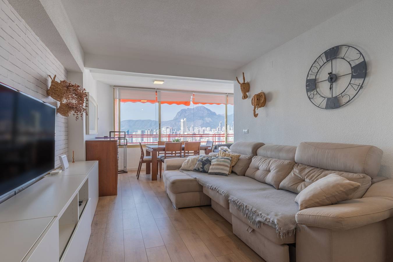 Apartamento entero, Apartamento "Don Miguel 2" con impresionantes vistas al mar, piscina compartida y Wi-Fi in Benidorm, Costa Blanca