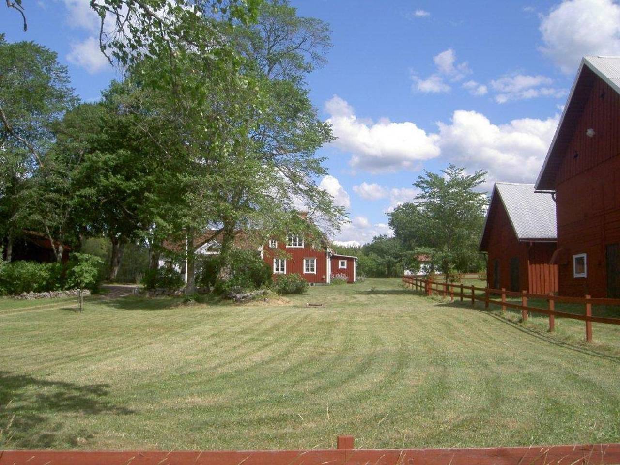 Ferienhaus mit eigener Badestelle in Ydre und Umgebung