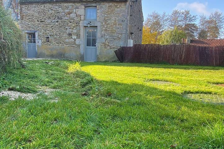 Location de vacances pour 5 personnes, avec jardin et terrasse à Molinot