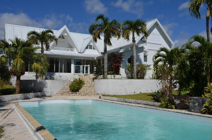 Maison d’hôte pour 2 personnes, avec piscine ainsi que jardin et terrasse à Saint-Benoît