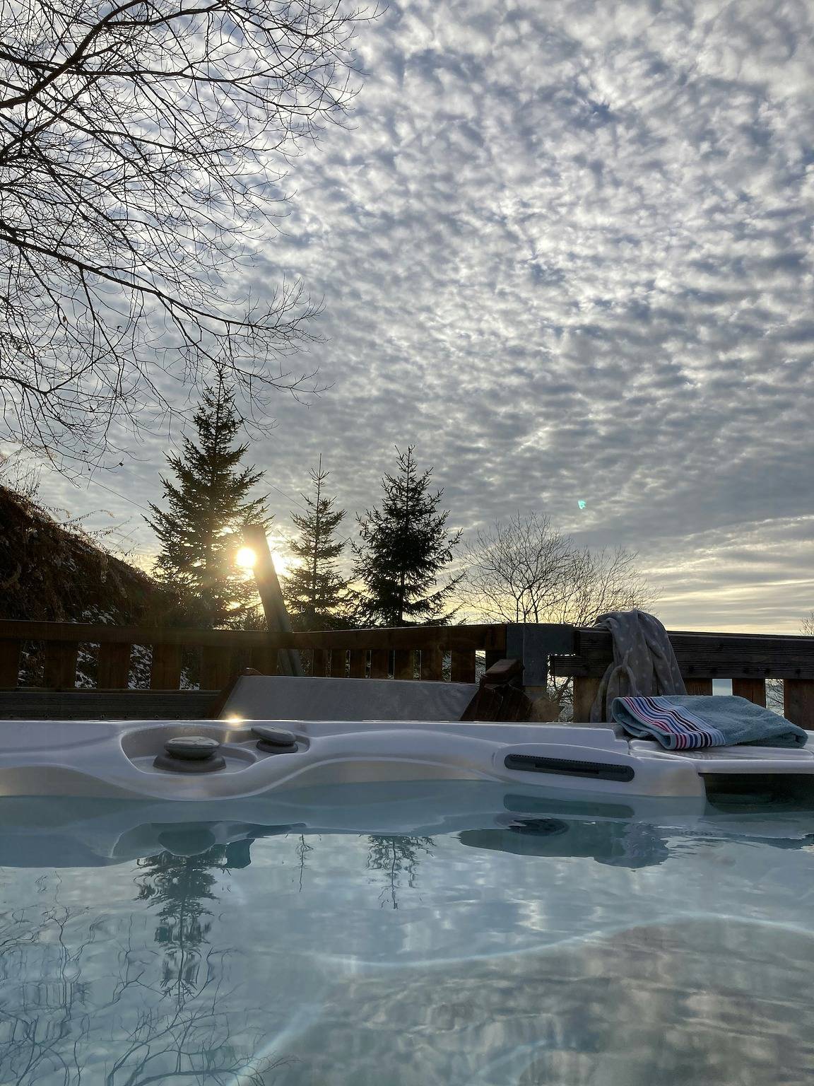 Renoviertes Chalet direkt an den Pisten mit Whirlpool in Mieussy, Region Bonneville