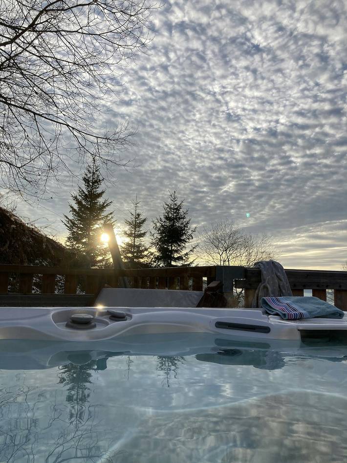 Renoviertes Chalet direkt an den Pisten mit Whirlpool in Mieussy, Region Bonneville