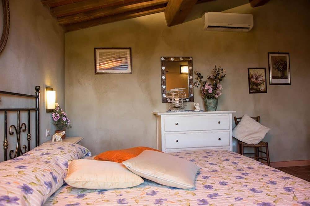 Ganze Wohnung, Fewo in Lari, mit Klimaanlage und Terrasse, Pool, Restaurant, Wi-Fi, Dorfnah,Fr in Lari, Casciana Terme Lari