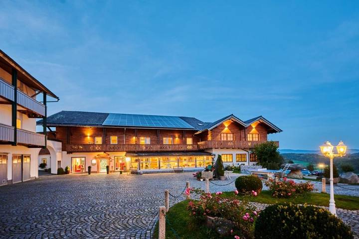 Ferienwohnung für 18 Personen, mit Garten und Pool sowie Ausblick und Sauna, mit Haustier in Kollnburg - 4