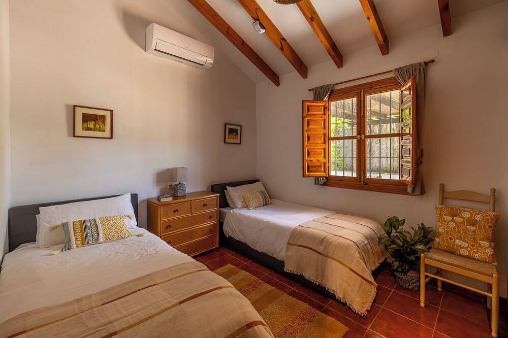 Detached Villa With Private Pool And Stunning Views 5 Minutes Walk From Village in Árchez, Málaga Province