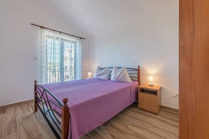 Apartamento entero, Apartamento de vacaciones para 4 personas con balcón/terraza in Rogoznica, Condado de Šibenik-Knin