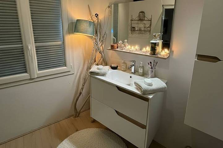 Entire apartment, Les Capucines - Near Les Thermes de Vals - Terrace & Parking - Charging station in Aubenas, Ardèche