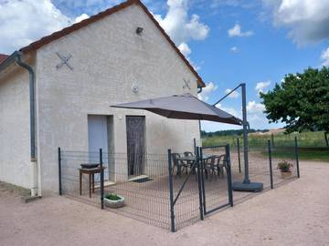 Gîte pour 4 personnes, avec terrasse à Contigny