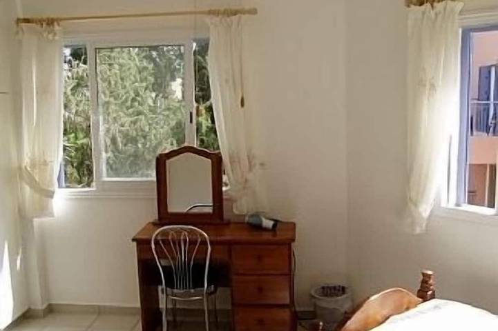 Appartement de vacances pour 6 personnes, avec piscine ainsi que jardin et balcon