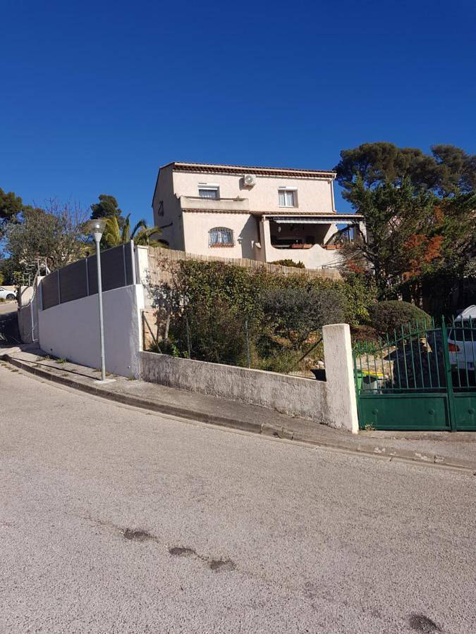 Villa pour 6 personnes, avec Balcon et Jacuzzi ainsi que Terrasse et Piscine à Toulon
