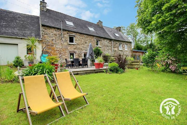 Gîte pour 6 personnes, avec jardin et terrasse, animaux acceptés