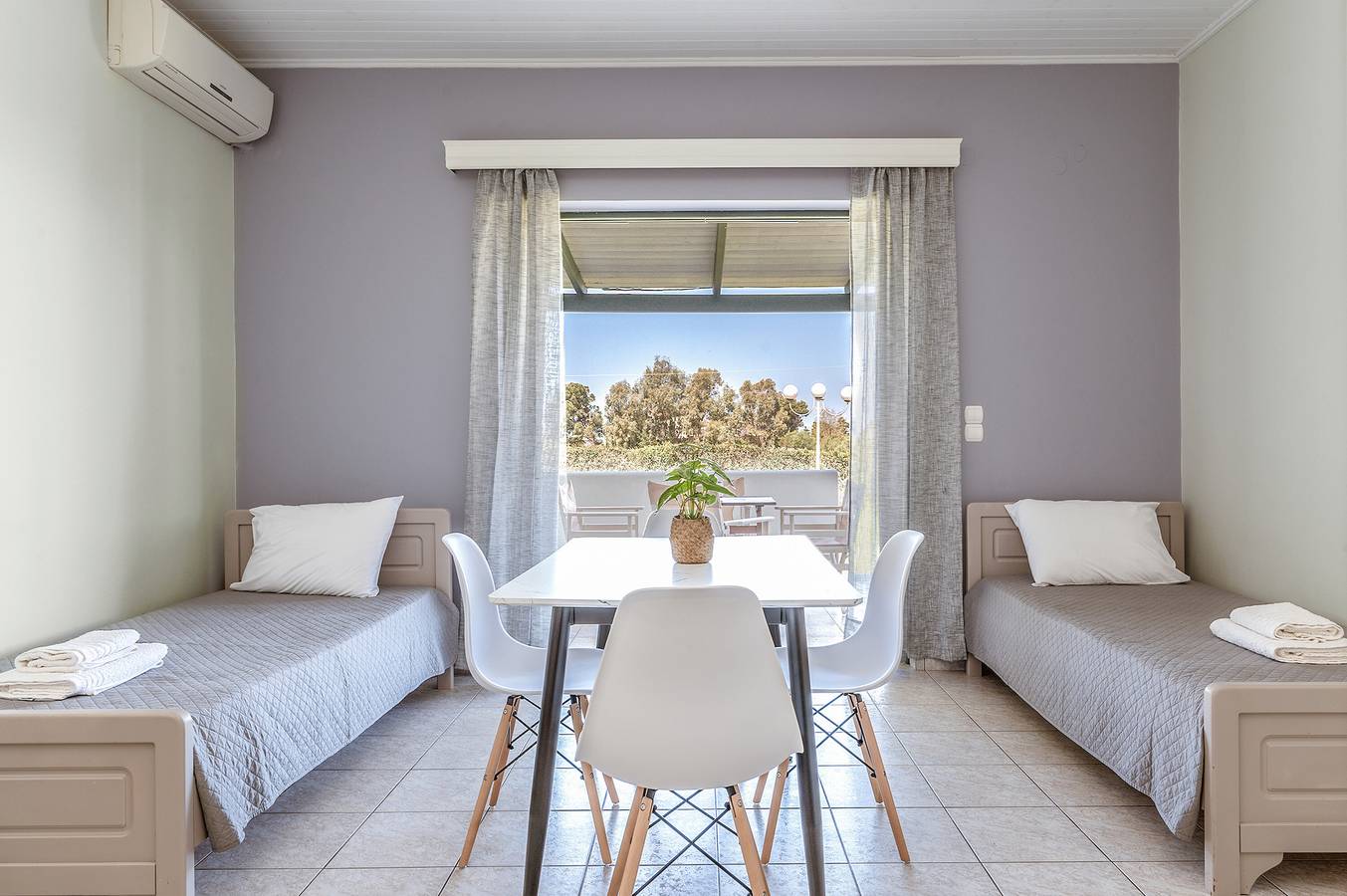 Ganzes Studio, Einzimmerapartment '1' mit privater Terrasse, Wi-Fi und Klimaanlage in Golf von Kyparissia