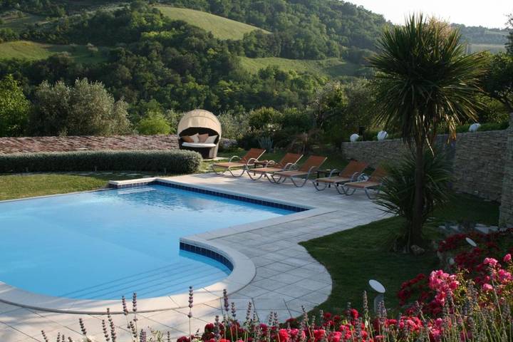 Agriturismo per 2 persone, con Terrazza e Idromassaggio nonché Giardino e Piscina in Provincia di Rimini
