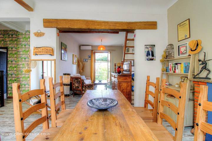 Gîte pour 4 personnes, avec Terrasse et Vue à Levie - 2
