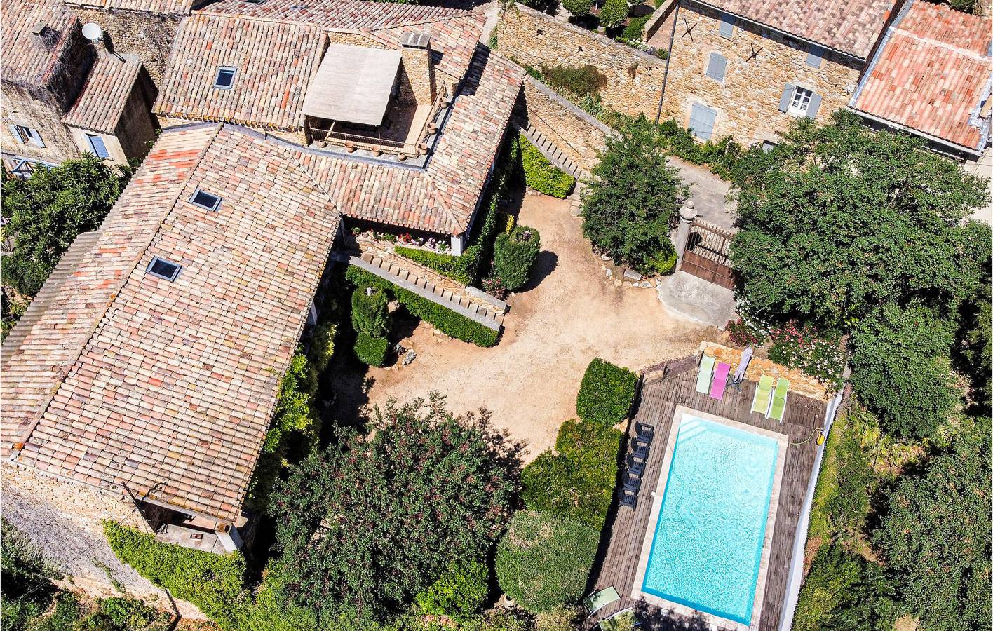 Baron Retreat : 200m2, TV, Parking, Piscine & Jardin in Baron, Région de Nîmes