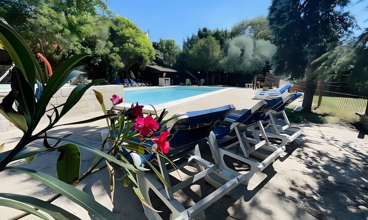 Apartamento entero, Casa rural 'Gîte 06' con Wi-Fi in Vallon-Pont-d'Arc, Gorges de l’Ardèche