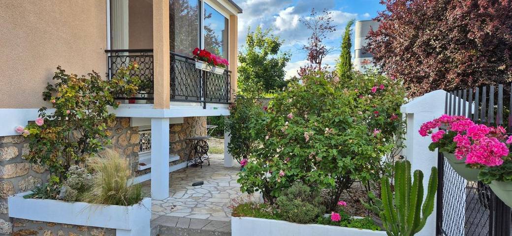 Chambre d’hôte pour 2 personnes, avec vue et jardin