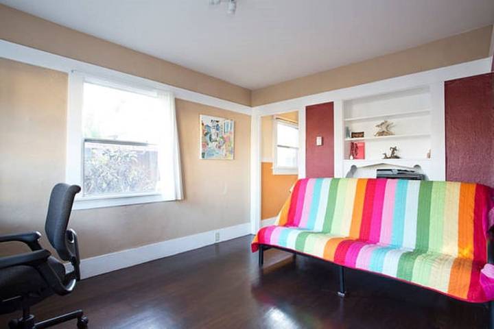 Vacation rental for 5 people, with yard and hot tub as well as balcony in San Francisco Bay Area