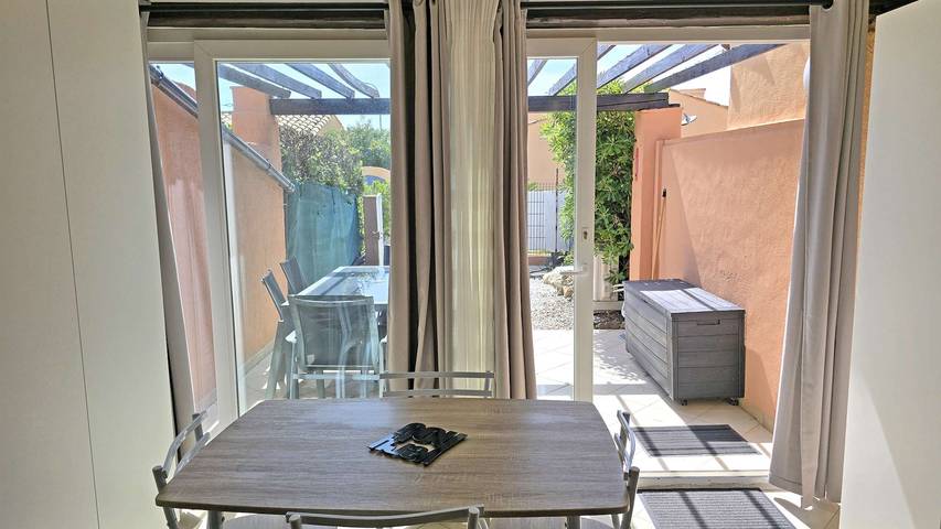 Location de vacances pour 4 personnes, avec terrasse, adapté aux familles dans Plage de la Nartelle - 3