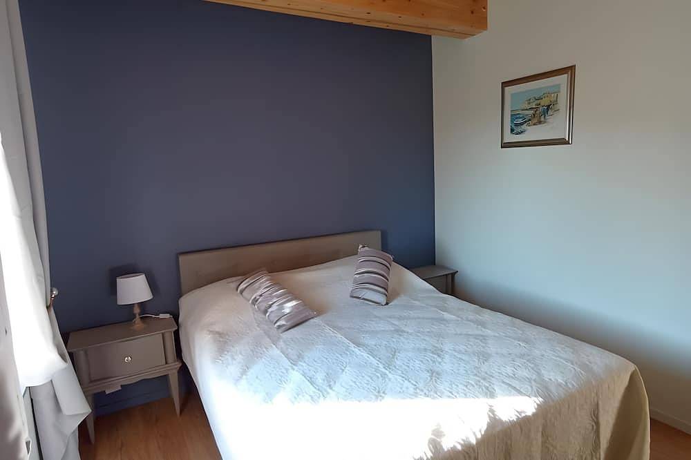 Chambre d’hôtes « Chambre Velours » avec piscine, terrasse et jardin communs in Saint-Martin-Lestra, Montbrison