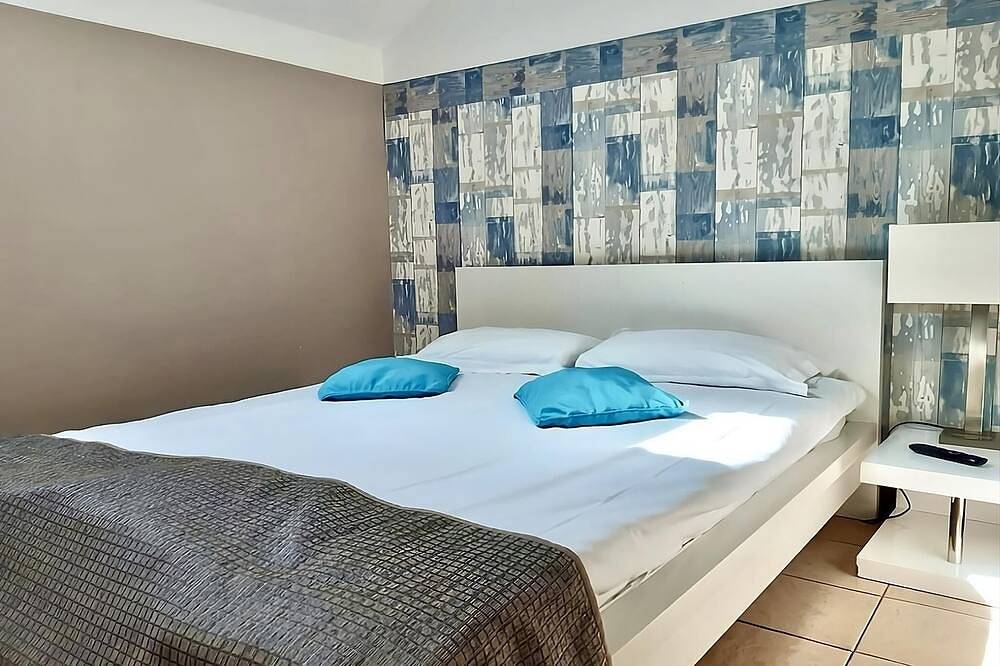 Central Village 2Br Layout | 0.3 Miles to Covered Pool | Ski Closets On-Site in Guillaumes, Région de Nice