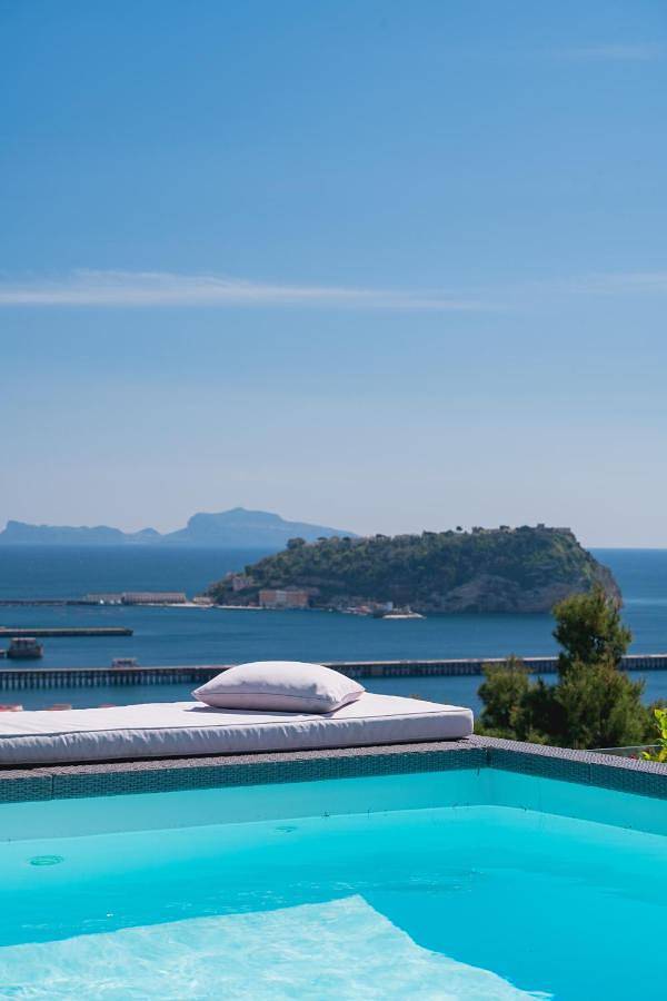 Vakantiehuis voor 5 personen, with zwembad and tuin as well as whirlpool in Napels