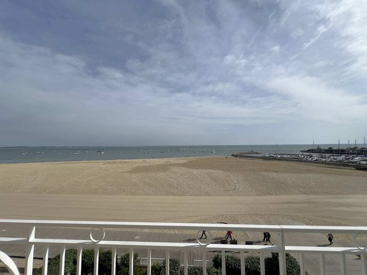 Entire apartment, Apartment with sea view, beach access, parking included in Arcachon, Arcachon region