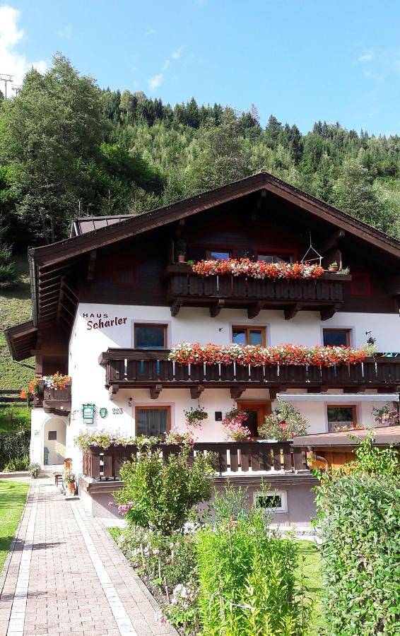 BnB für 5 Personen, mit Balkon und Terrasse sowie Garten und Ausblick in Neukirchen am Großvenediger
