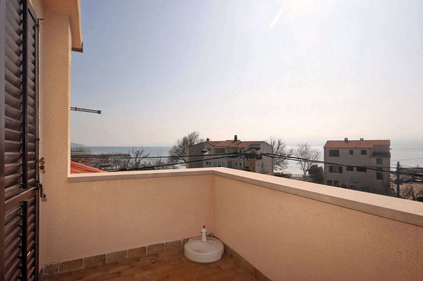 Ganze Wohnung, 2-Zimmer-Ferienwohnung mit Terrasse und Meerblick Duce, Omis A-4852-a in Dugi Rat, Omis-Riviera