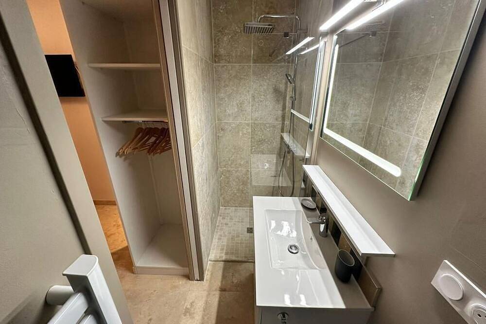 Suite Parentale Indépendante au Sein de la Maison D'hamih, Avec Petit-déjeuner in Uzès, Nimes region