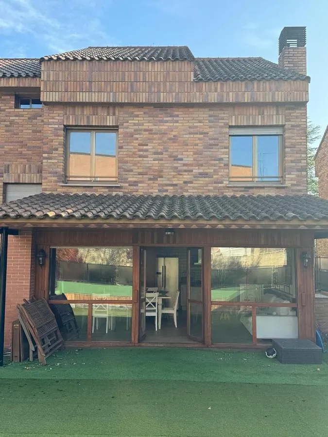 Casa rural para 8 personas, con jardín y vistas - 1