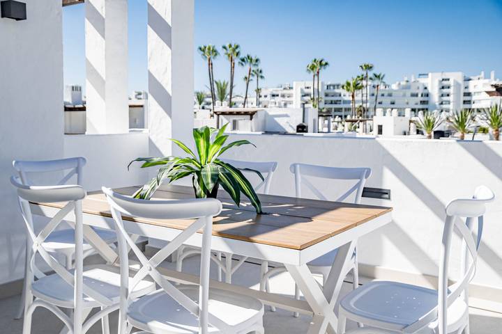 Ferienhaus für 8 Personen, mit Terrasse und Garten sowie Pool und Ausblick in Marbella - 4