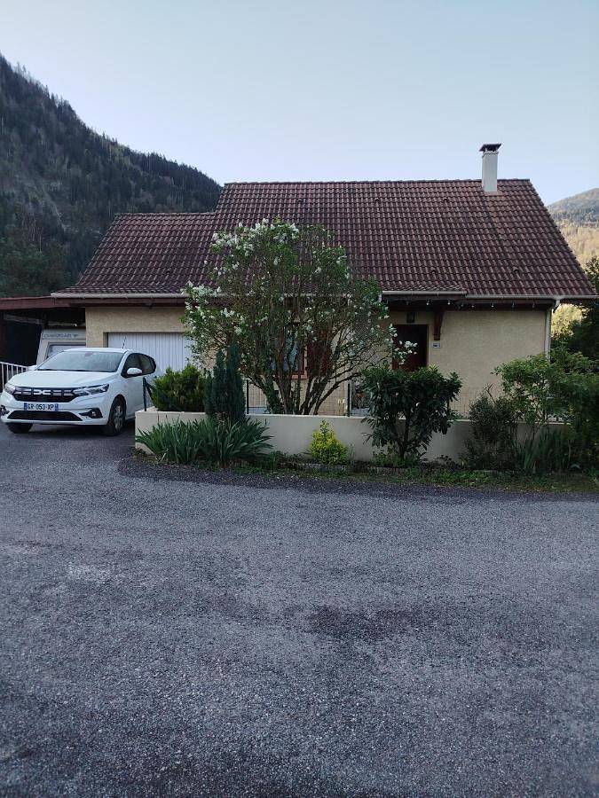 Location de vacances pour 3 personnes, avec terrasse ainsi que jardin et vue, animaux acceptés à Cluses - 3