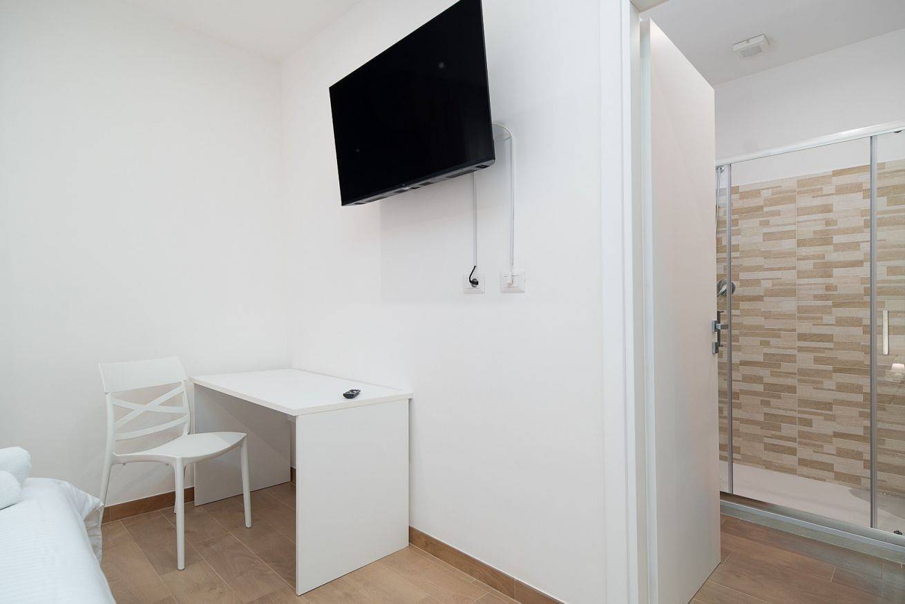 Lovely Rooms - Room 5 by Rentbeat in Civitavecchia, Provincia di Roma