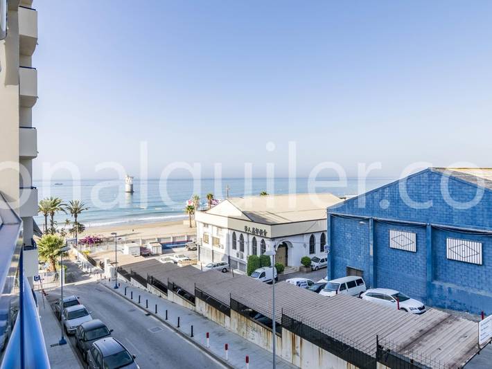 Apartamento de vacaciones para 6 personas, con piscina además de terraza y vistas al mar