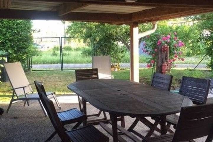 Gîte pour 10 personnes, avec jardin, animaux acceptés dans Pierrepont Sur L Arentele