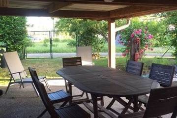 Gîte pour 10 personnes, avec jardin, animaux acceptés dans Pierrepont Sur L Arentele