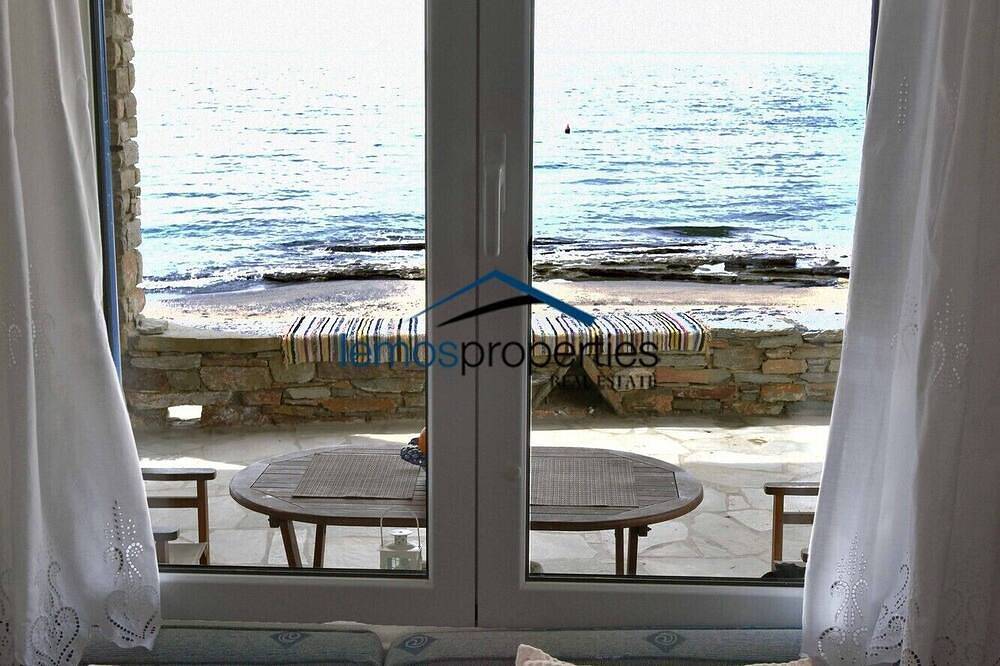 Das \"Stone Beach House\" direkt am Strand in Kampi, nahe Koundouros in Kea