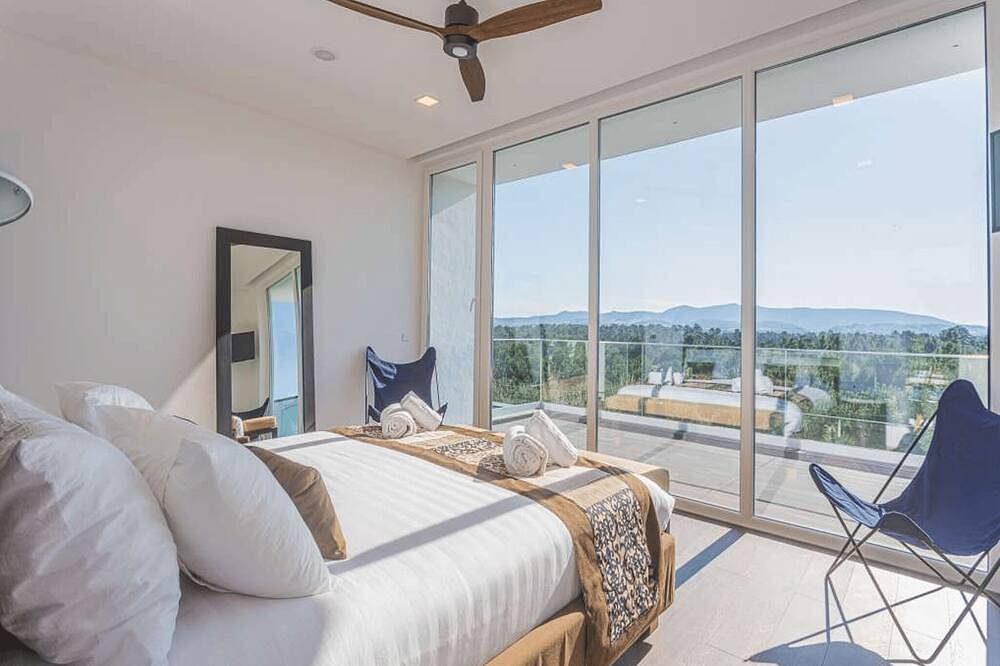 Stunning Aroeira Villa | 5 bedrooms | Villa Monte Manso | Modern Design & Stunning Views | Sesimbra in Quinta do Conde, Halbinsel von Setúbal