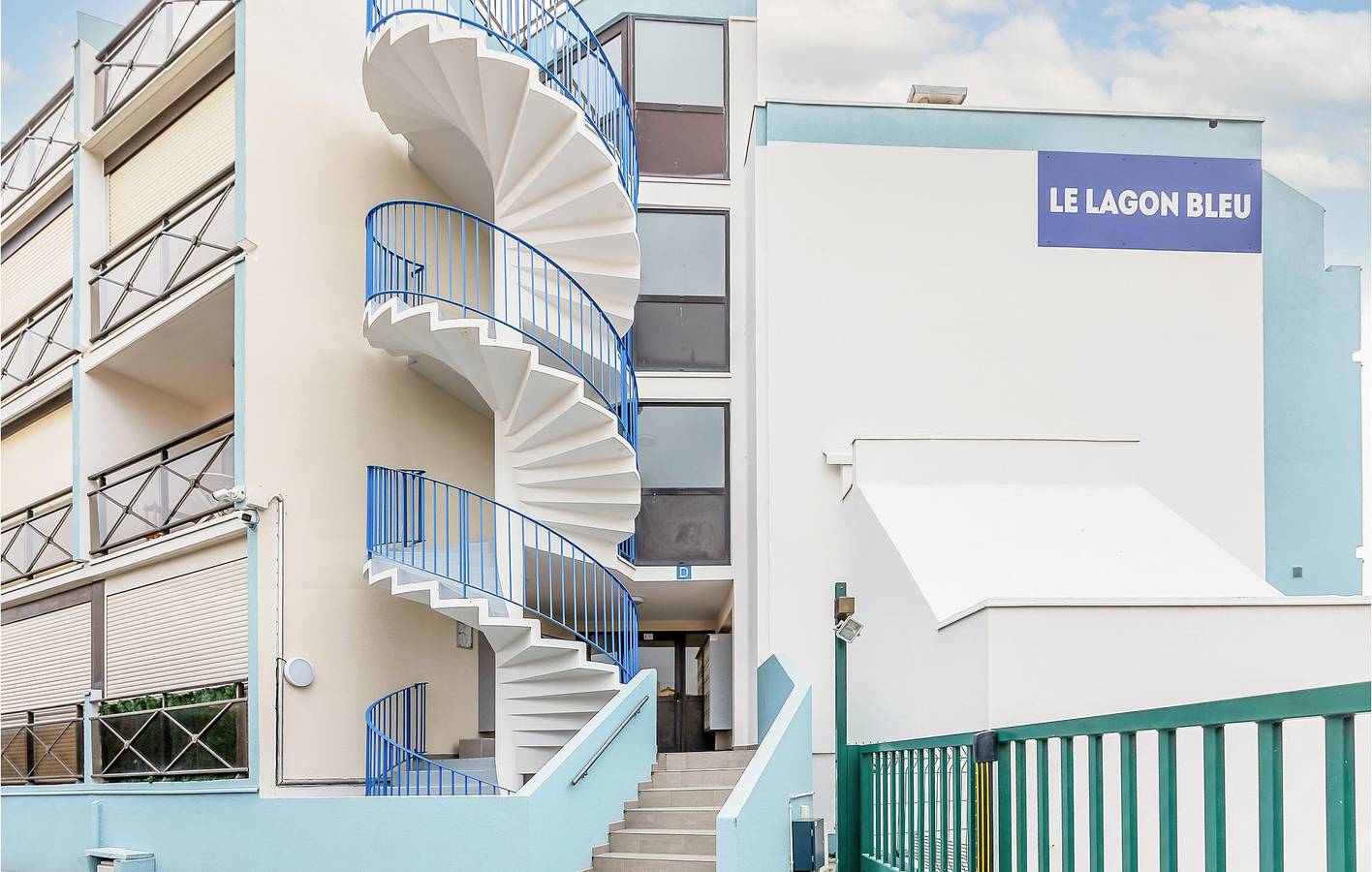 Apartamento vacacional entero, Retiro junto a la playa con piscina, Internet y aparcamiento in Le Grau-du-Roi, Côte d'Améthyste