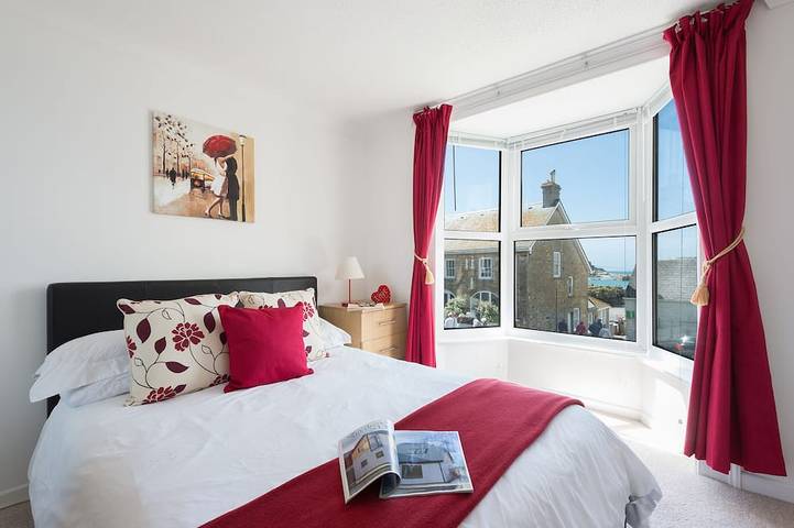 Stunning Beautiful Beamed Cottage right opposite the Beach along with Sea Views in Marazion, Cornwall