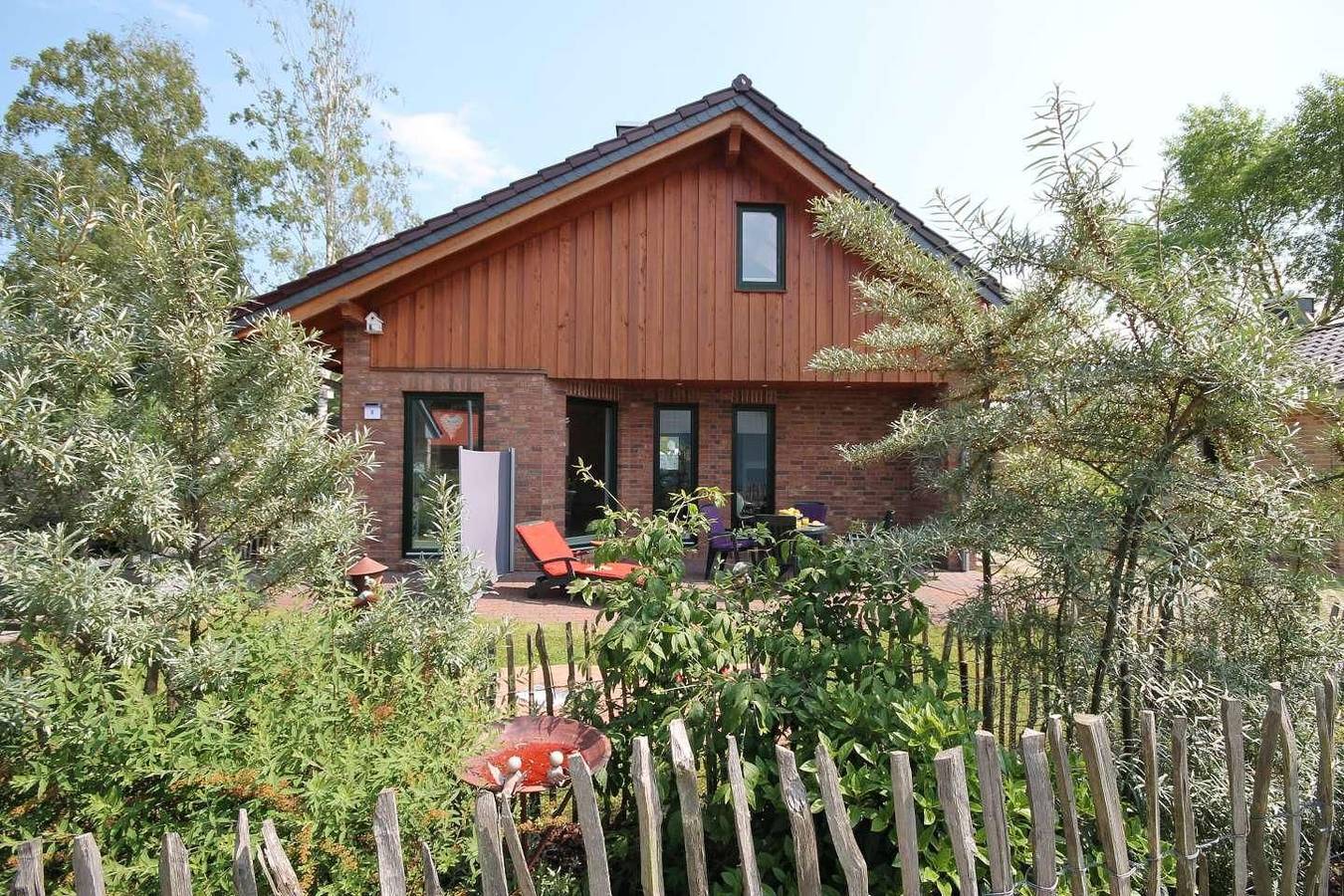 Großzügiges 8-Personen-Ferienhaus mit Sauna, Kamin und Garten in Strandnähe in Südstrand Pelzerhaken, Ostholstein