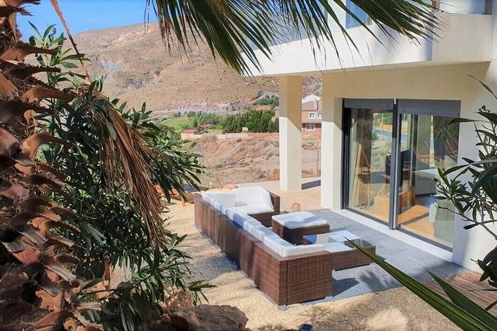 Holiday home for 10 people, with balcony and garden - 1