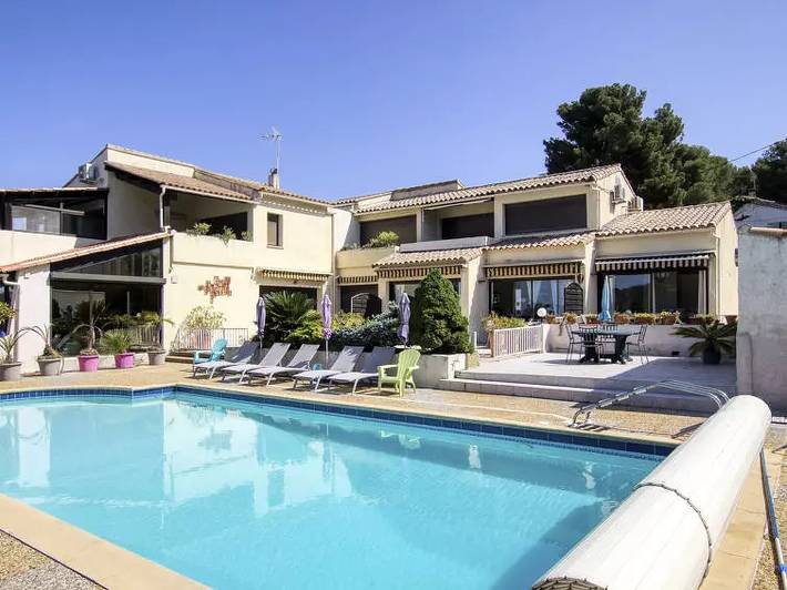 Gîte pour 4 personnes, avec piscine et terrasse dans Plage de la Madrague - 3