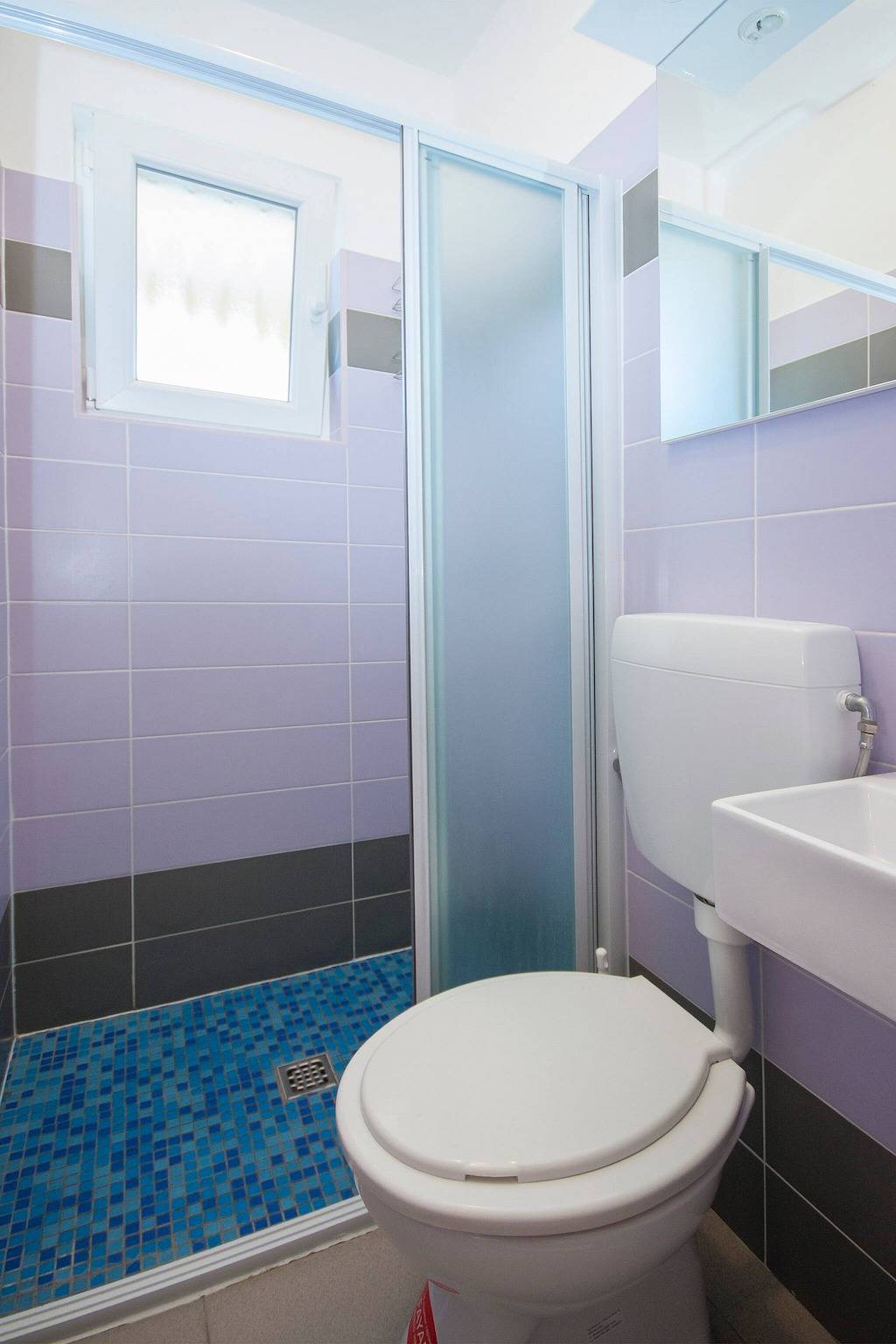 Ganze Ferienwohnung, Apartments and Rooms Mikelin - Room Alen 4 in Primosten, Šibenik-Knin