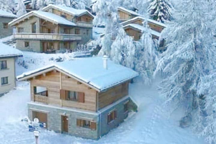 Chalet pour 18 personnes, avec vue et terrasse, animaux acceptés dans La Norma