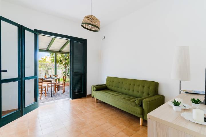 Casa vacanze 'Casa Eva a Torre dell'Orso' con giardino privato, Wi-Fi e aria condizionata in Torre dell'Orso, Melendugno